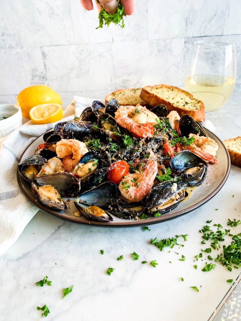 SQUID INK PASTA WITH SHRIMP & MUSSELS IN WHITE WINE