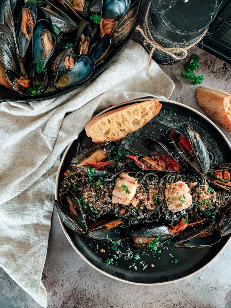 SQUID INK PASTA WITH LOBSTER & MUSSELS IN WHITE WINE 